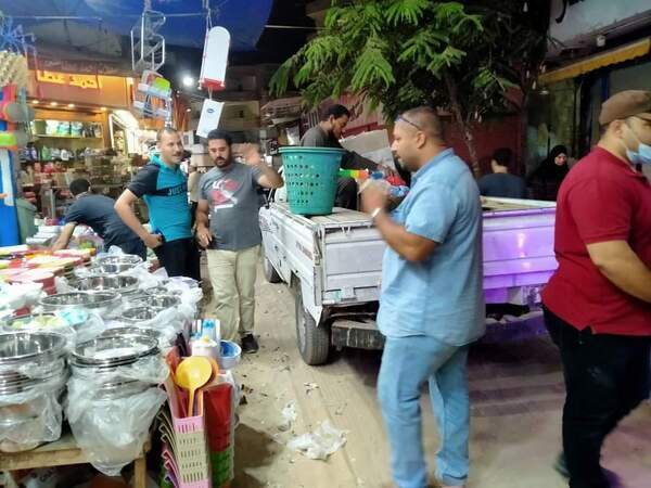 رفع الإشغالات والإعلانات المخالفة ومصادرة ١٠ شيش خلال حملات بالشرقية