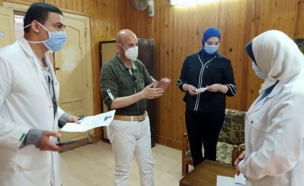 وكيل وزارة الصحة بالشرقية يتابع إجراءات الكشف الطبي علي المرشحين لعضوية مجلس الشيوخ