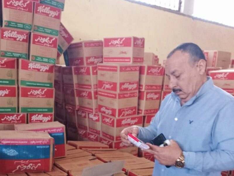 ضبط 15 طن مواد غذائية مجهولة المصدر داخل مخزن خلال حملات تفتيشية بمركز الزقازيق
