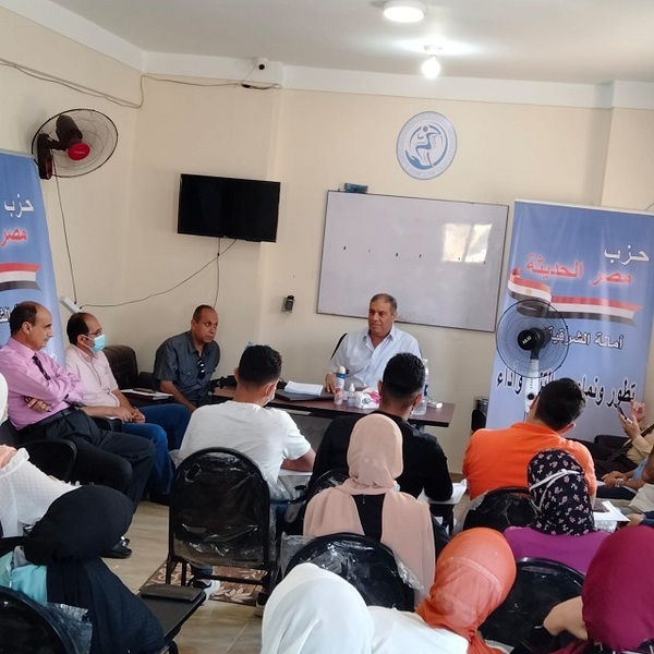 أمين عام حزب مصر الحديثة بالشرقية يفتتح مبادرة إعداد 100 قائد شبابى.