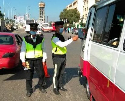 محافظ الشرقية : تغريم 102 سائق لعدم الإلتزام بإرتداء الكمامة الواقية لمواجهة فيروس كورونا المستجد