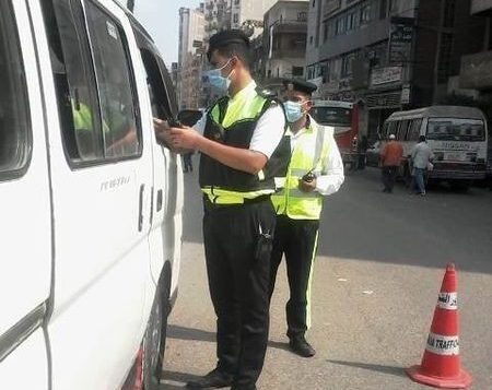 محافظ الشرقية : تغريم 121سائق لعدم الإلتزام بإرتداء الكمامة الواقية لمواجهة فيروس كورونا المستجد..