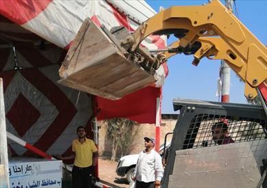 إزالة شادر يبيع لحوما غير صالحة للاستهلاك الآدمي في حملةبمدينة فاقوس