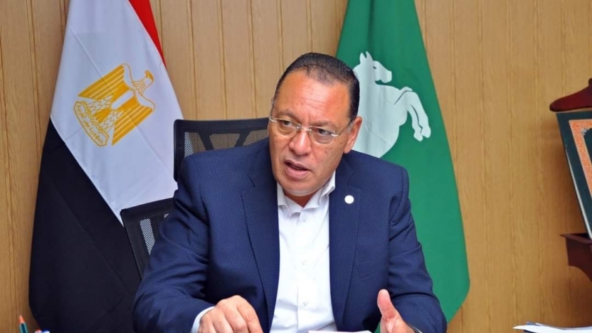 محافظ الشرقية يوقف العاملين المقصرين في الوحدة المحلية بالعباسة