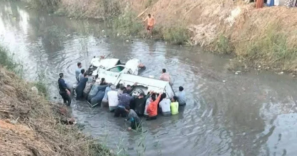 إصابة 8 أشخاص إثر انقلاب سيارة ربع نقل في ترعة بطريق «الحسينية -صان الحجر»
