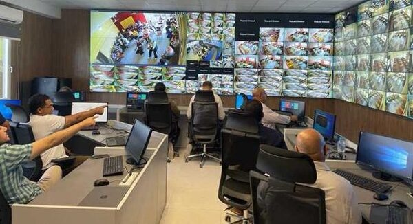 بالصور .. غرفة عمليات التعليم تتابع كاميرات المراقبة بلجان الثانوية العامة