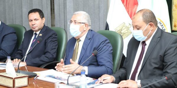 وزير الزراعة.. خطة للنهوض بصناعة الدواجن وتشجيع الاستثمار الداجني