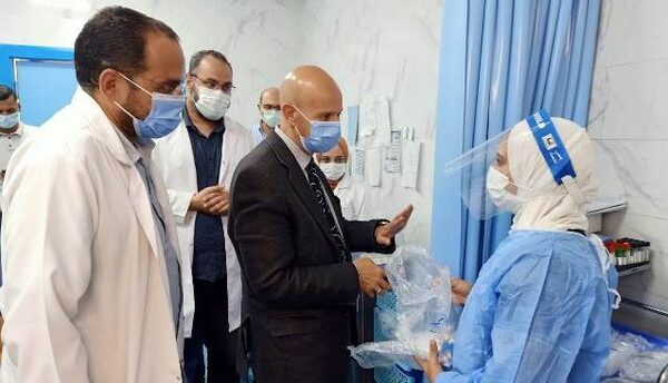 وكيل وزارة الصحة بالشرقية يتفقد الخدمات الطبية وأعمال التطوير بمستشفي الصدر بالزقازيق