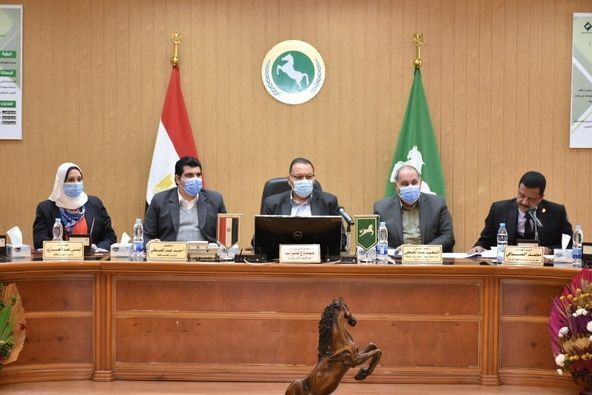 محافظ الشرقية يُشدد على غلق المعابر غير القانونية على خطوط السكك الحديدية