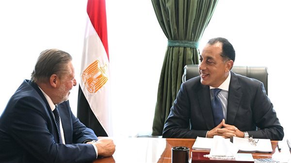 رئيس الوزراء: تنسيق كامل بين الحكومة والبنك المركزي في إطار إعداد البرنامج الوطني للتحول الاقتصادي