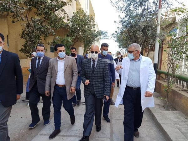 وكيل وزارة الصحة بالشرقية يتابع أعمال التطوير بمستشفي أولاد صقر والإستعداد لتطعيم المواطنين بلقاح كورونا بها