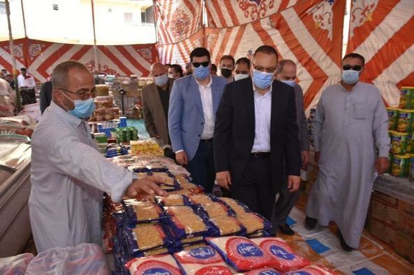 محافظ الشرقية يتفقد معرض ” أهلاً رمضان” بمدينة منشأة أبو عمر