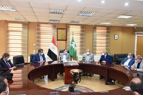 محافظ الشرقية يجتمع بالقيادات الطبية لمواجهة تداعيات الموجة الثالثة لفيروس كورونا المستجد