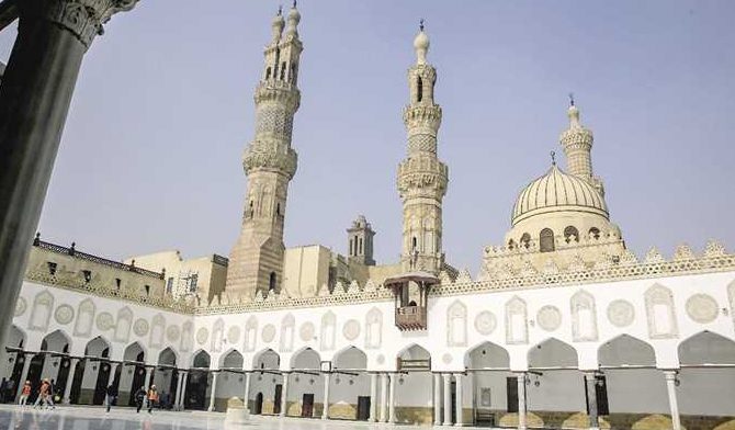الأزهر يستنكر حرق متطرفين لنسخ المصحف..