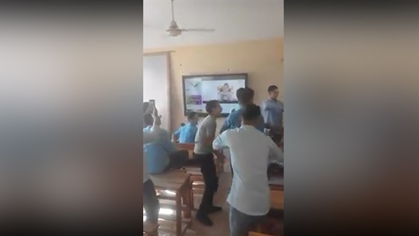 حقيقة مشاهدة طلاب بأحد مدارس بني سويف مقطع فيديو لراقصة داخل الفصل