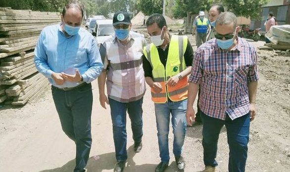 محافظ الشرقية يزور قرية الشوافين بأولاد صقر ويتفقد أعمال تنفيذ مشروع الصرف الصحي بتكلفة 87 مليون و500 ألف جنيه