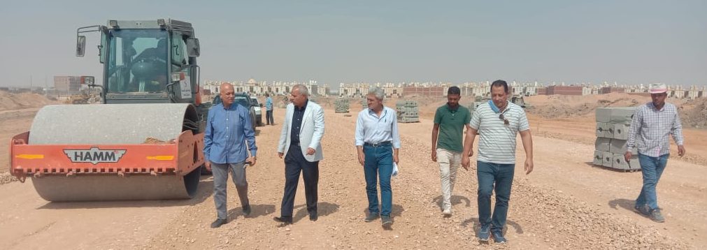 أخر تطورات أعمال تنفيذ الطرق المؤدية لمحطات القطار الكهربائى بالعاشر من رمضان