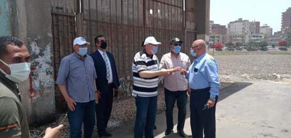 محافظ الشرقية يأمر بإزاله العبارات واللافتات الاعلانية من على الجدران والأسوار بالطرق العامة