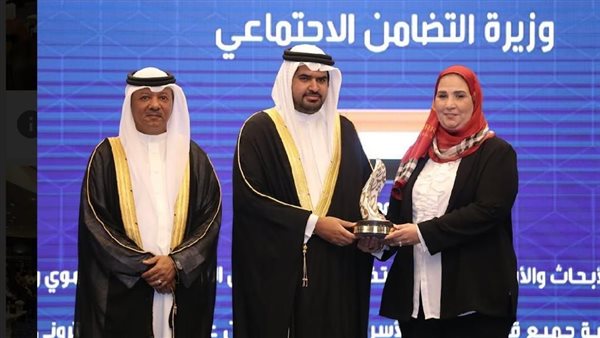 وزيرة التضامن الاجتماعي تتسلم جائزة رواد العمل التطوعي العرب بمملكة البحرين