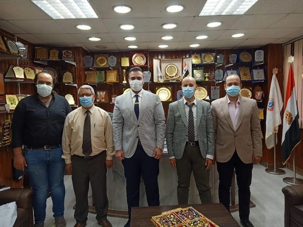 وكيل وزارة الصحة بالشرقية يناقش مع النائب أحمد البنا خطة تطوير مستشفى منياالقمح