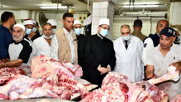 وزير الأوقاف يتفقد تجهيز لحوم الأضاحي بمجزر البساتين