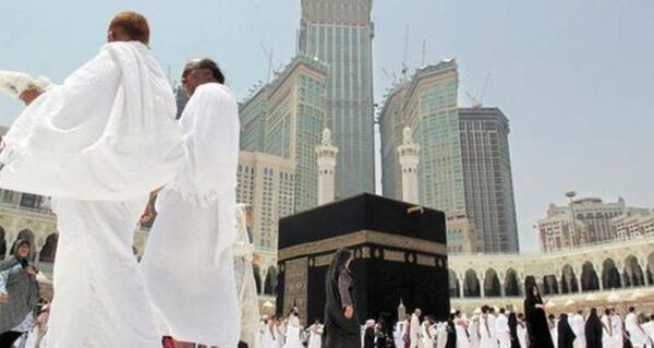 وزير السياحة والآثار : اعتمد الضوابط المنظمة لتنفيذ رحلات العمرة لموسم 1443 هجرية