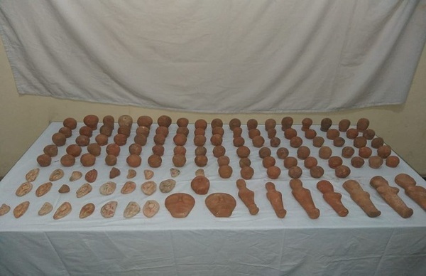 ضبط 442 قطعة أثرية بحوزة عاملين قبل بيعها بمركز كفر صقر