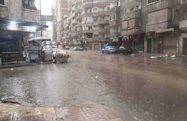 “منخفض التنين” يضرب الإسكندرية بأمطار غزيرة.. والشوارع تخلو من المارة | صور