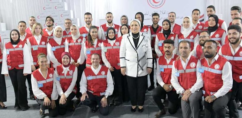 السيدة انتصار السيسي تقدم الشكر لمؤسسة الهلال الأحمر المصري لمجهوداته في دعم أشقائنا في غزة