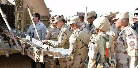 رئيس أركان حرب القوات المسلحة يشهد إجراءات تفتيش الحرب لإحدى وحدات المدفعية بالمنطقة المركزية