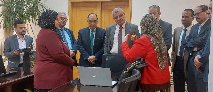 رئيس جامعة الزقازيق يناقش آخر تطورات الكتاب التفاعلي
