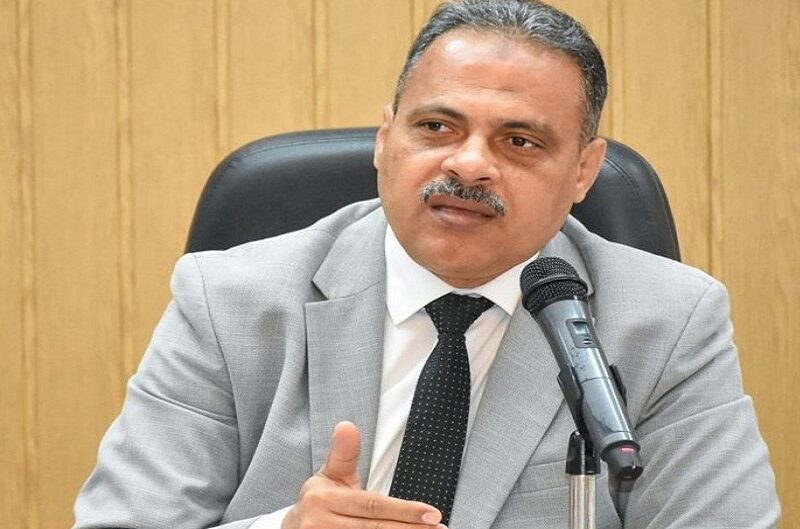 محافظ الشرقية: استخراج 6450 رخصة و1350 تصريحًا مؤقتًا للمحال التجارية