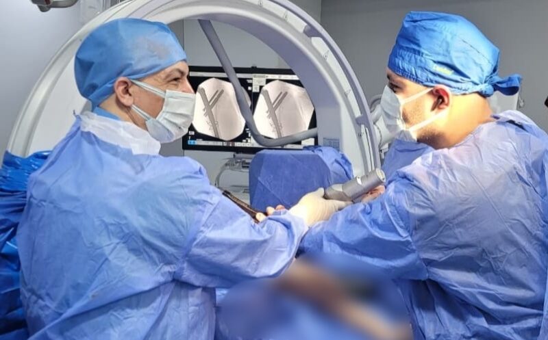 لأول مرة.. إجراء جراحة دقيقة بالعمود الفقري بمستشفى أبو كبير