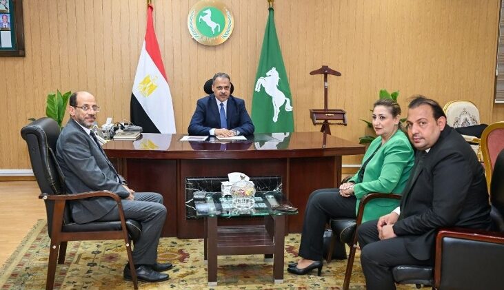 محافظ الشرقية يستقبل رئيس اللجنة الطبية العليا والاستغاثات بمجلس الوزراء وممثل مؤسسة بنك الشفاء المصري