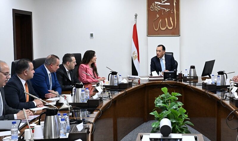 رئيس الوزراء يستعرض استراتيجية تطوير مدن الساحل الشمالي الغربي والموقف التنفيذي الحالي
