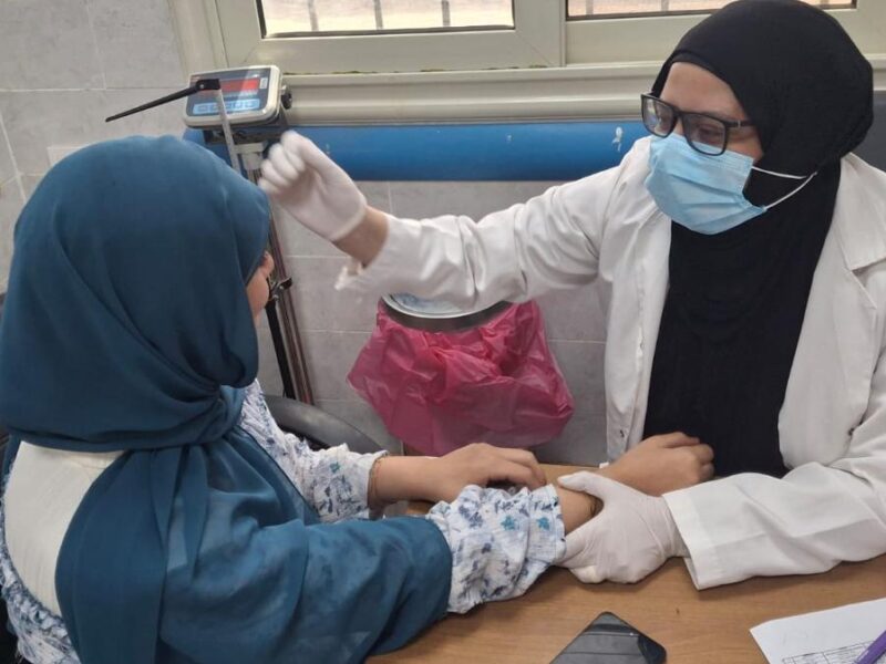 علاج 766 مواطنا في قافلة طبية بقرية كفر أبو الديب بالإبراهيمية