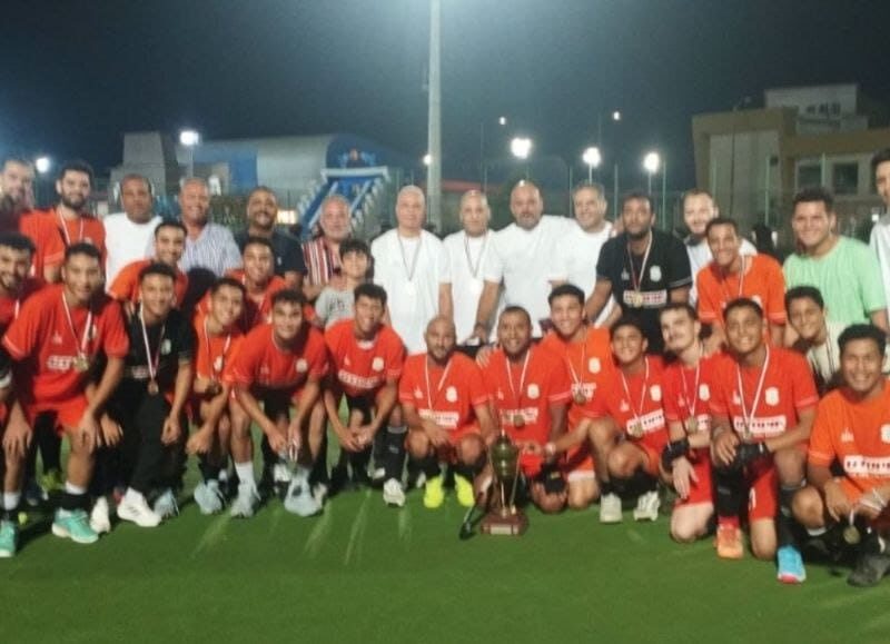 محافظ الشرقية يهنئ فريقي الهوكي بكأس السوبر