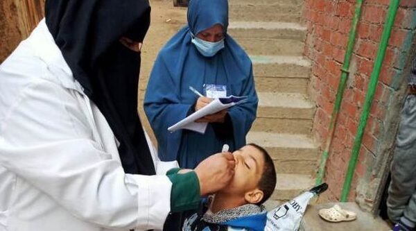 وكيل وزارة الصحةبالشرقية يتابع اليوم الثالث لحملة التطعيم ضد شلل الأطفال فى الشرقية.