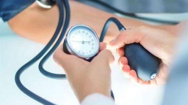 استشاري تغذية يقدم نصيحة لمرضى ضغط الدم أثناء ارتفاع درجة الحرارة