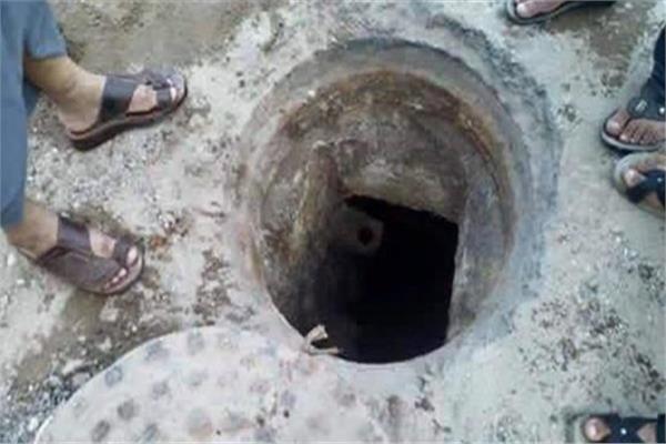 اصابة شخصين في انهيار بيارة صرف صحي عليهما بقرية الزولين مركز الحسينية