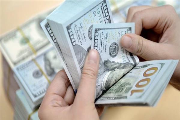 تراجع سعر الدولار أمام الجنيه المصري في 3 بنوك