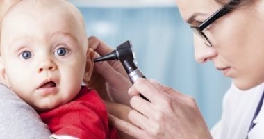 تعرف على اعراض التهاب الأذن الوسطى الحاد عند الأطفال
