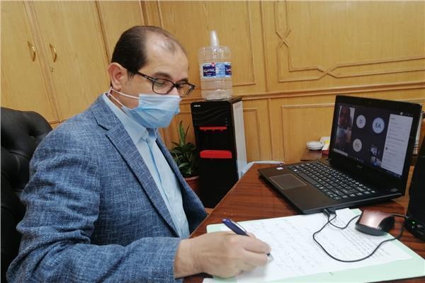 نائب رئيس جامعة الأزهر يبحث مع عمداء كليات الطب الاستعداد للعام الدراسي