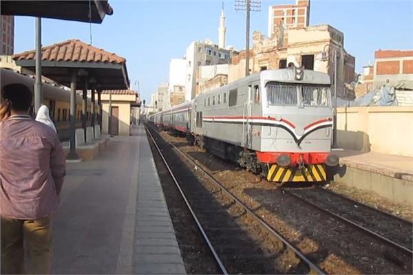 رئيس السكة الحديد يكشف حقيقة خروج قطار الزقازيق عن القضبان