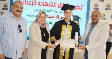وكيل تعليم الشرقية يُكرم أوائل الشهادة والإعدادية وعدد من القيادات