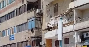 سقوط بلكونة بالطابق الثالث بجوار مستشفى المبرة بمدينة الزقازيق