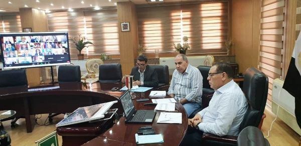 عبر تقنية الفيديو كونفرانس محافظ الشرقية يؤكد لوزير التنمية المحلية : الإنتهاء من توفير 148 قطعة أرض لصالح المبادرة الرئاسية ” حياة كريمة ” بالحسينية