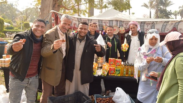 إقبال كبير من المواطنين على المهرجان الرابع للتمور لشراء احتياجات شهر رمضان