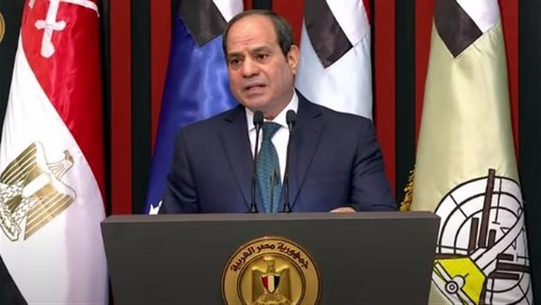 الرئيس السيسي يشيد بجهود القوات المسلحة في تنفيذ مهامها بكفاءة واقتدار