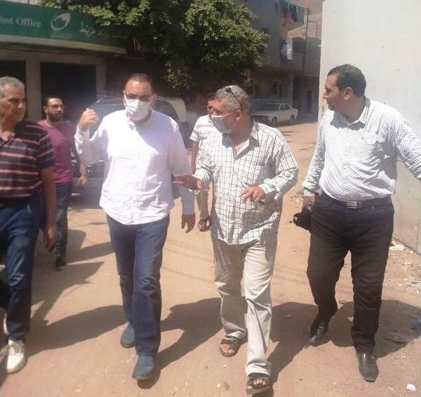 محافظ الشرقية يُفاجئ قرية هربيط بأبو كبير ويُتابع إنتظام سير العمل بالوحدة المحلية ووحدة طب الأسرة